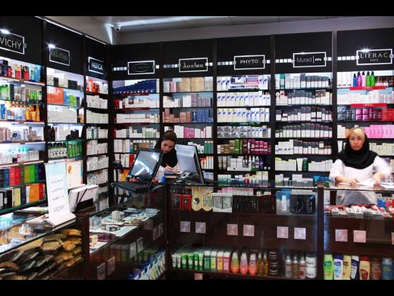 خرید کاندوم از داروخانه - عکس از داخل داروخانه شبانه روزی رامین نبش فردوسی