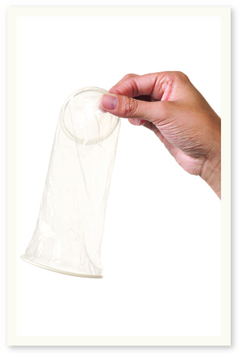 طرز استفاده از کاندوم زنانه مرحله ی دوم - آنلاین کاندوم - نحوه ی استفاده کاندوم زنانه نی نی سایت