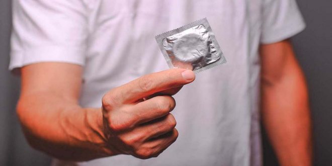 نحوه استفاده از کاندوم برای جلوگیری از بارداری و ابتلا به بیماری‌های مقاربتی
